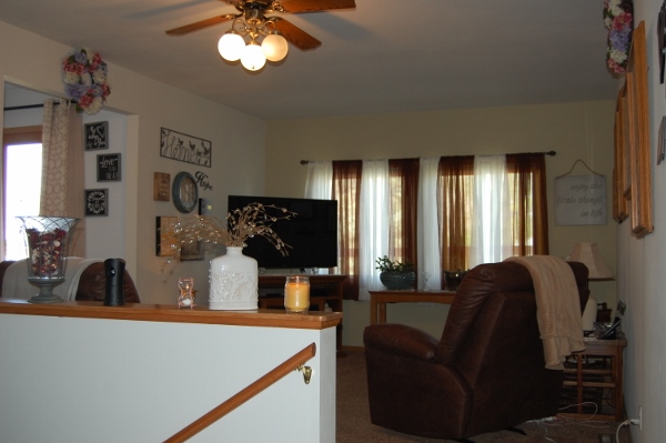 254 900 Relax And Enjoy This Raised Ranch Style Home Beagle