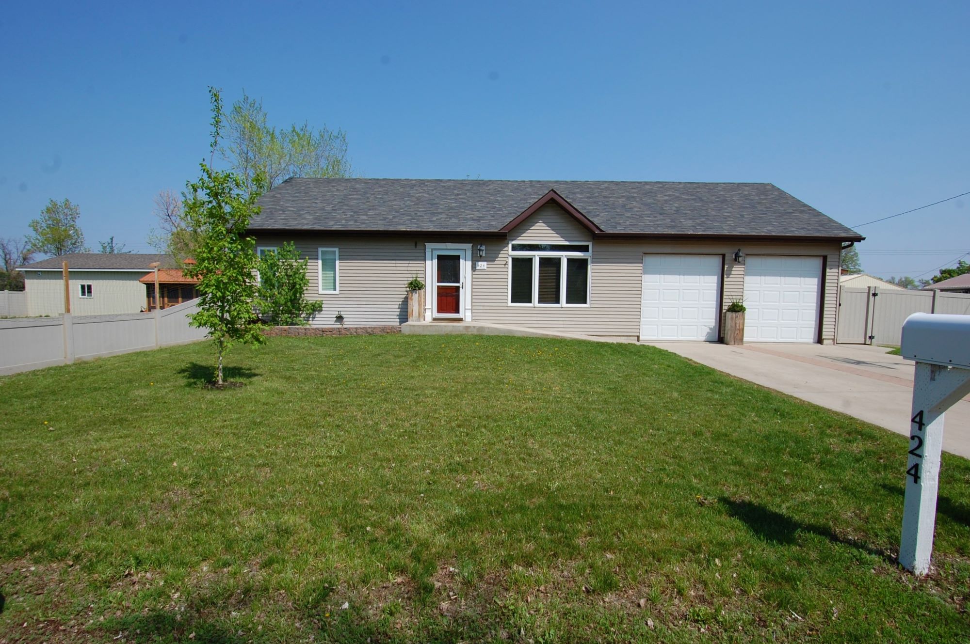 424 8th Ave SW 3 BEDROOM HOME ON LARGE CORNER LOT Beagle Properties