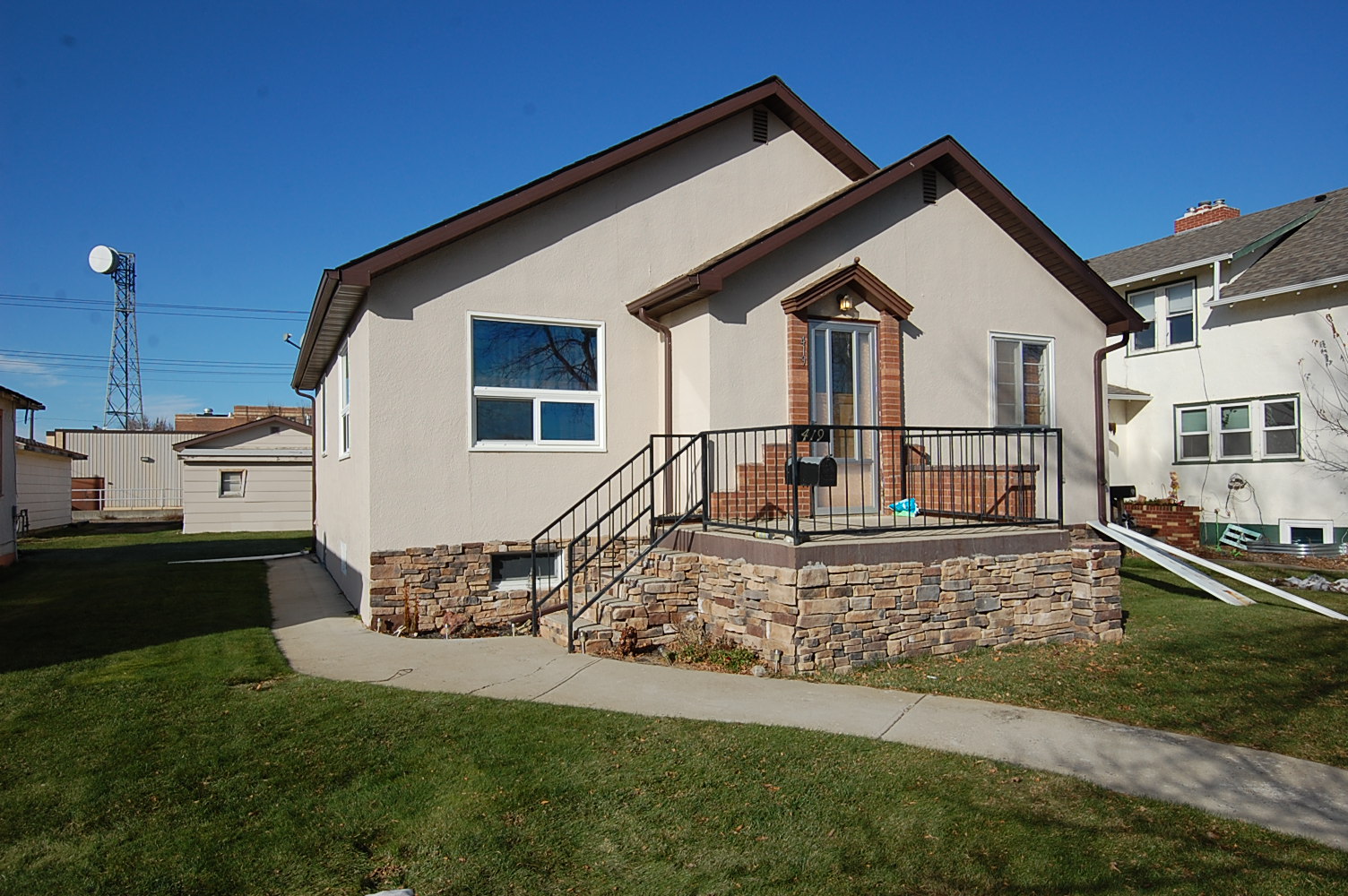 419 2nd Ave SE Located in a nice SE neighborhood Beagle Properties