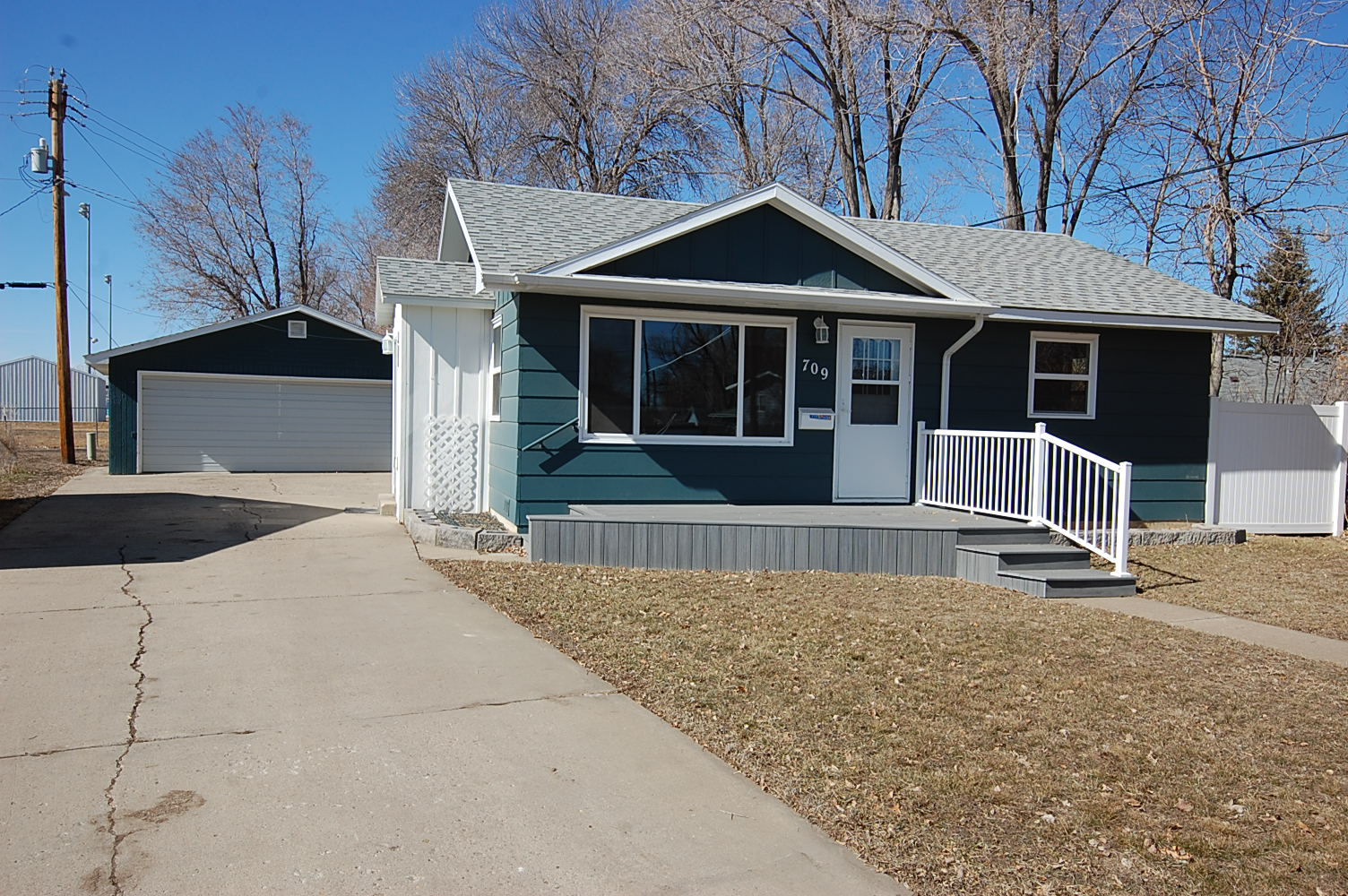709 6th Ave. SE MoveIn ready 3 bedroom home Beagle Properties